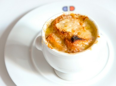 ポール・ボキューズの代表的なスープの数々。季節ごとに旬の食材を用いたスープをご提供しています。