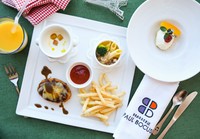 スープ、メイン料理、デザート、フルーツジュース