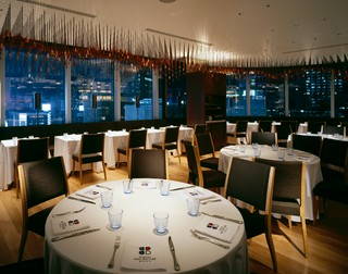 アクセス抜群のマロニエゲート銀座1 10Fに位置する。