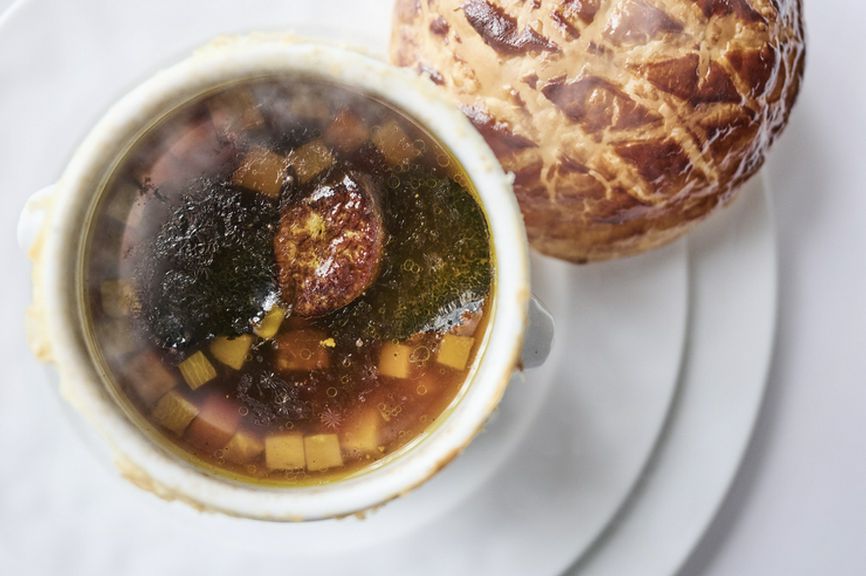 いつもの友人たちとの食事を上質に演出