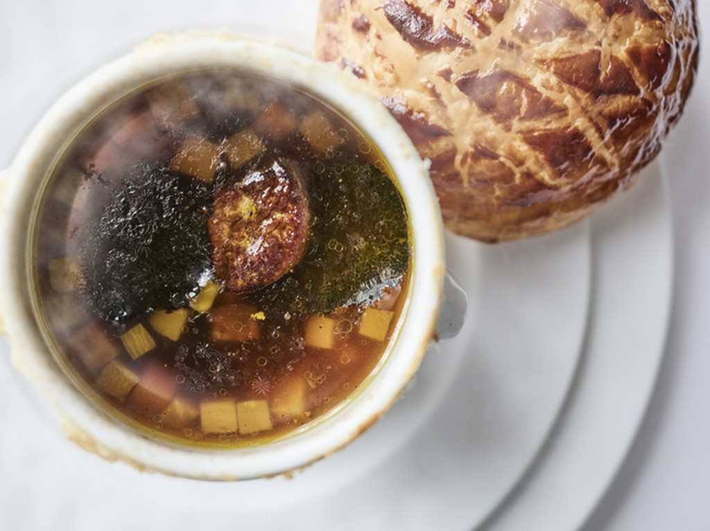 いつもの友人たちとの食事を上質に演出