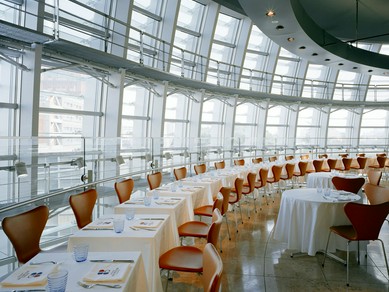 芸術のなかで食を楽しむ。非日常的な贅沢