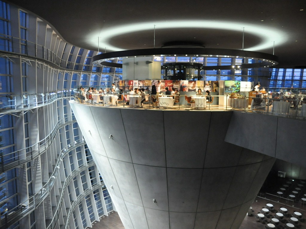 美しい空間によって昇華される食の演出