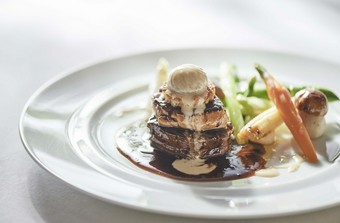 『牛フィレ肉のロッシーニ　ペリゴール風』