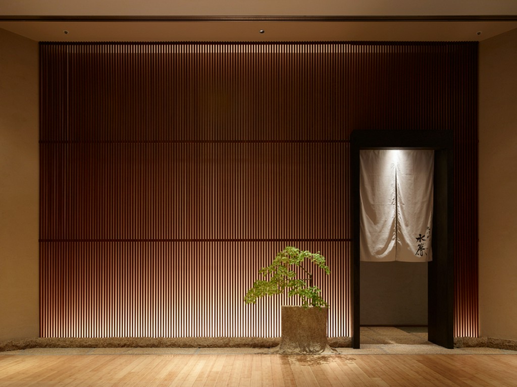 京都の街並みを連想させる品格を備えた店構え