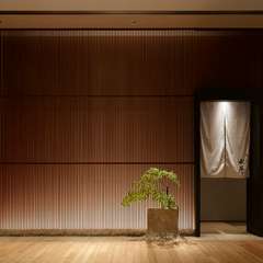 京都の街並みを連想させる品格を備えた店構え