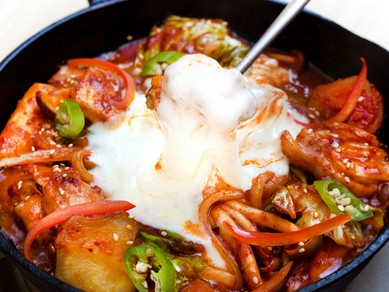 韓国料理を囲んで女子会をお楽しみいただけます。