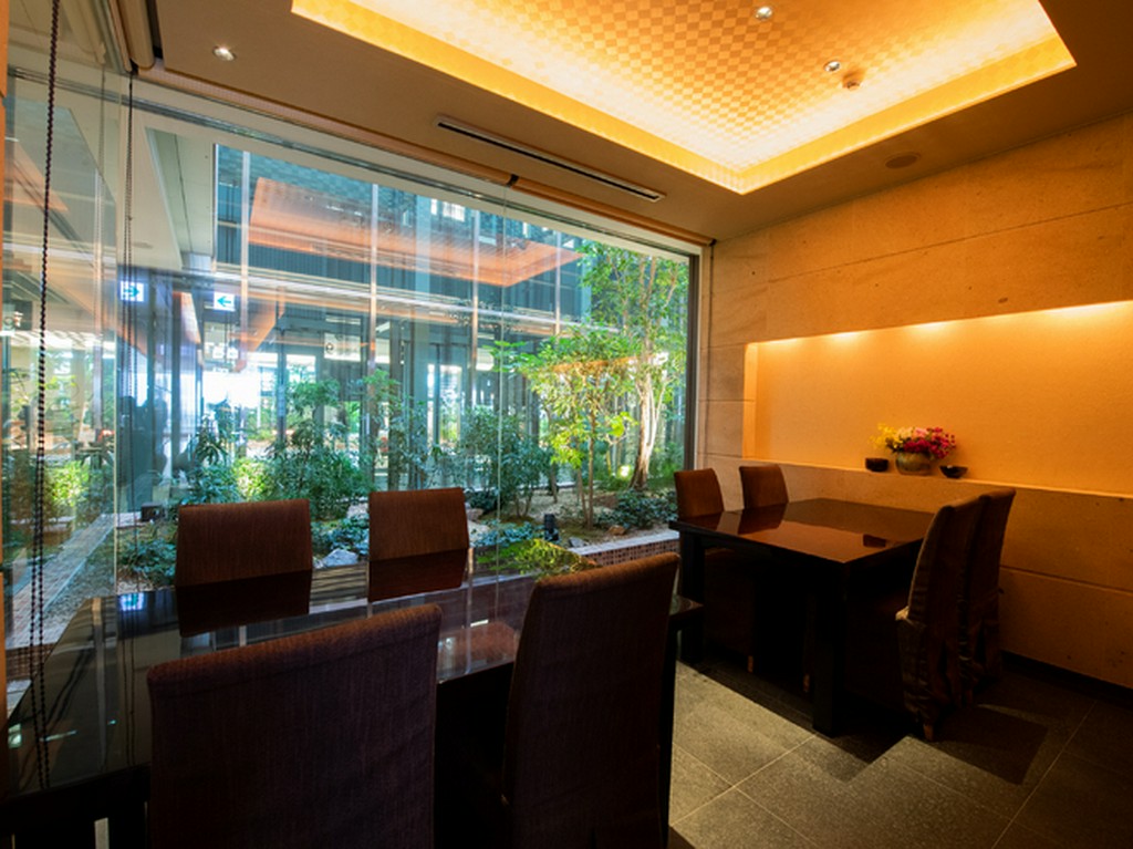 接待や顔合わせなど大切な会食に利用できる完全個室