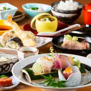 ・本日の小鉢2種 ・本日の鮮魚3種盛り ・天麩羅盛り合わせ ・郷土料理「鴨の治部煮」 ・自家製、奥能登とうふ ・いしる明太子 ・北陸産こしひかり ・加賀の味噌汁 ・香の物 ・デザート