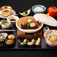 和牛ロースステーキ110g ・加賀野菜入りサラダ ・本日の小鉢 ・自家製、奥能登とうふ ・いしる明太子 ・石川県産こしひかり ・加賀の味噌汁 ・香の物・デザート