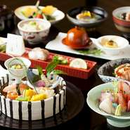 通常の会席料理（わくら・風花・月光・雪月花）も、器や彩り等、お祝いにアレンジいたします。 ご予算に応じてご注文くださいませ。