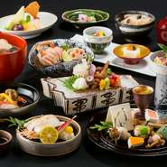先付
煮物碗
お造り
焼八寸（のどぐろ入り）
強肴
温物
酢物
お食事
留椀
香の物
デザート