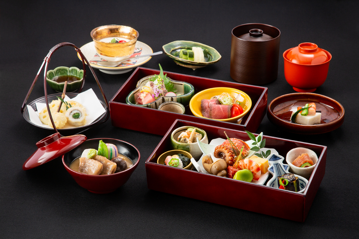 Lunch Two-tiered Hospitality Box [Kanazawa]
