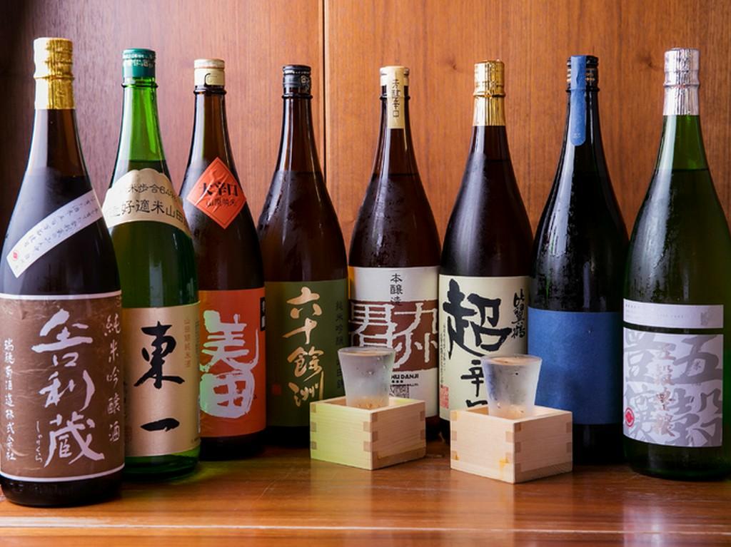 九州の銘柄のみにこだわった独自の品揃えの日本酒が嬉しい