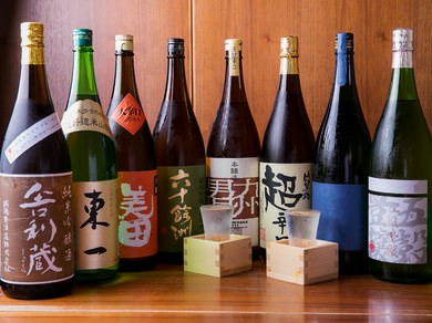 九州の銘柄のみにこだわった独自の品揃えの日本酒が嬉しい