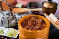３通りの食べ方で、満足度も３倍！　うなぎの楽しみ方が広がる『名物　お櫃うなぎ茶漬け〈松〉』