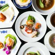 旬の食材をふんだんに取り入れた【華都飯店】ならではのコース。飲み放題付のコースは団体での案内も可能。歓送迎会をはじめとする季節の宴会にもぴったりです。
