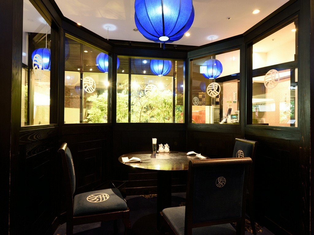 ゆったりと会話を楽しむ半個室も用意可能