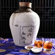 中華料理のお相手として欠かせない紹興酒。香りを存分に楽しんだ後は、氷砂糖や干し梅といただくのもおすすめです。紹興酒はフリードリンク付きの『口福コース』でもオーダーできます。