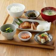柔らかくふっくらと焼き上げたプリプリの食感、香ばしい上品な香りも口いっぱいに広がります。