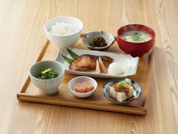 柔らかくふっくらと焼き上げたプリプリの食感、香ばしい上品な香りも口いっぱいに広がります。