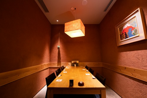 【半個室】接待やご家族などにご利用くださいませ。