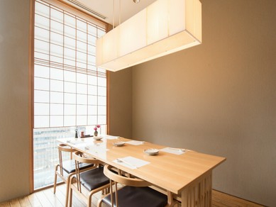 地上9階からの景色も楽しめる、最大6名収容の個室も完備