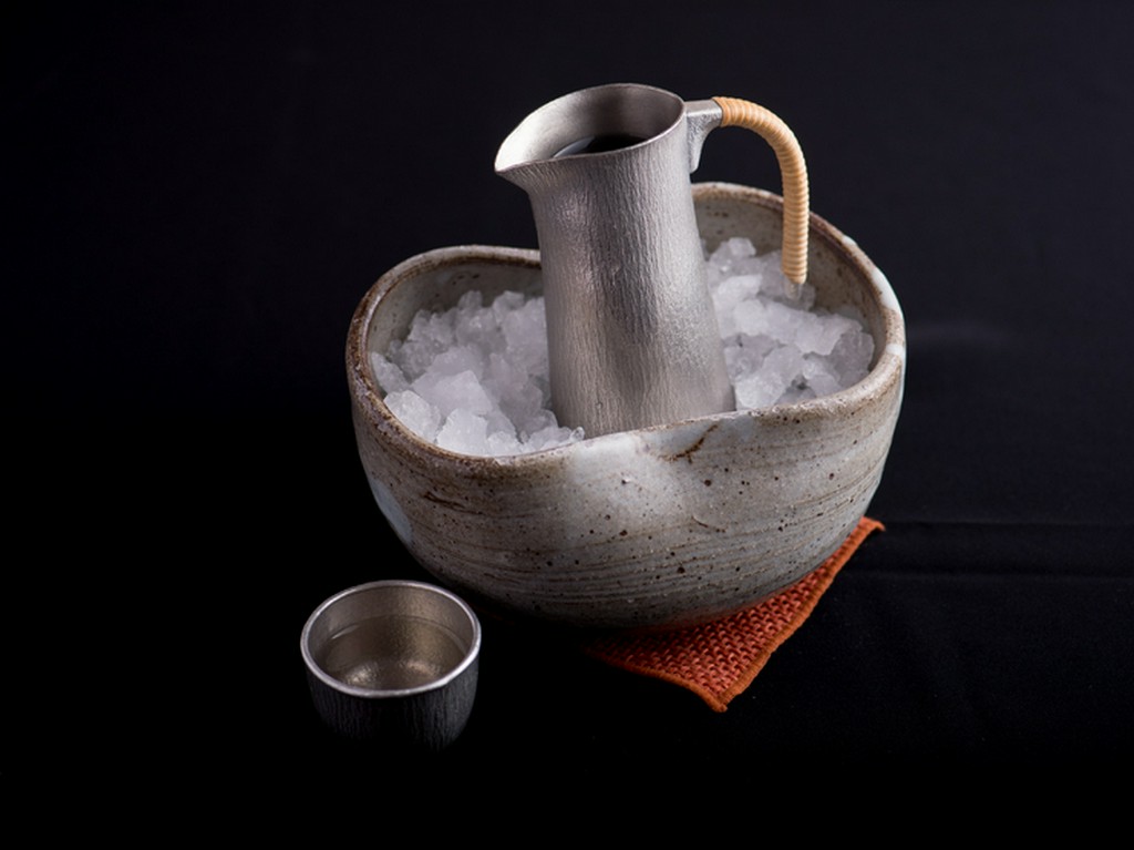 日本酒の繊細な味わいを目でも伝える、清涼感あふれる提供法