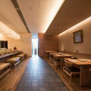 木を基調とした店内は温かみがあり大人っぽく、落ち着く空間。