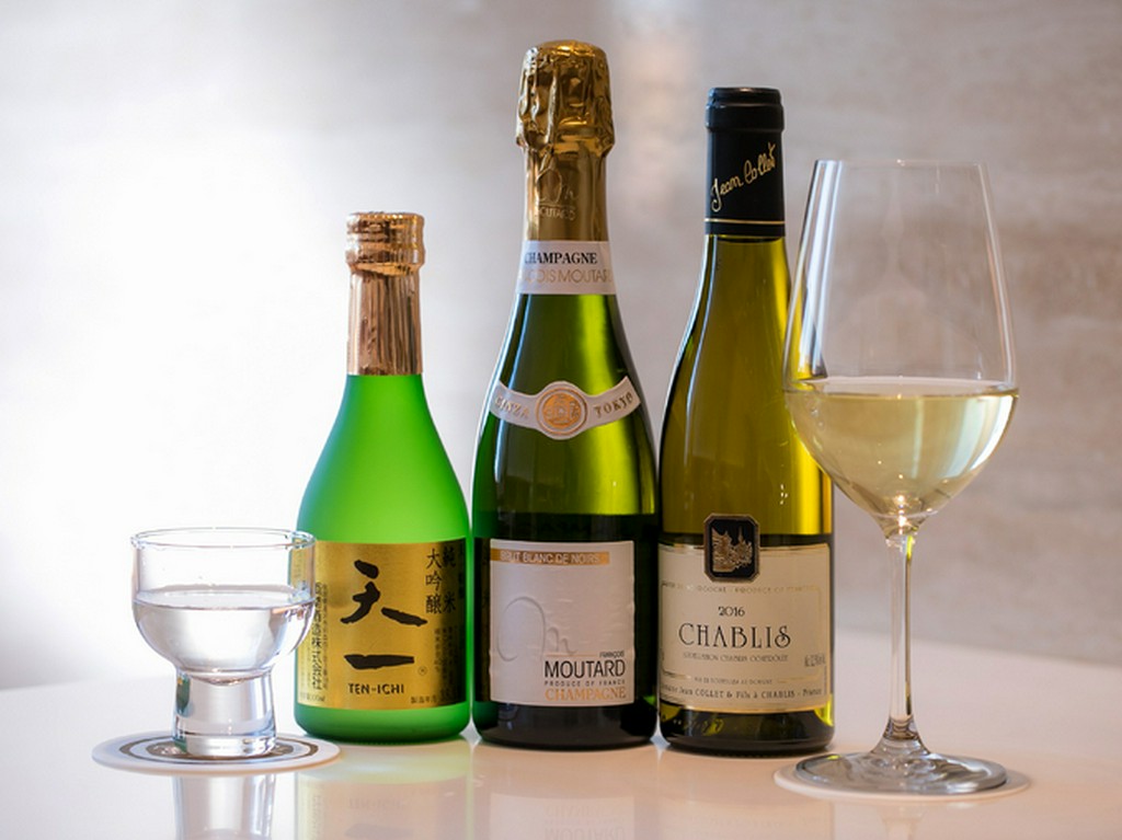 天ぷらの味を引き立てるワインや、博多店ならではの日本酒を厳選