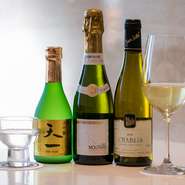 天ぷらの味を引き立てるワインや、博多店ならではの日本酒を厳選
