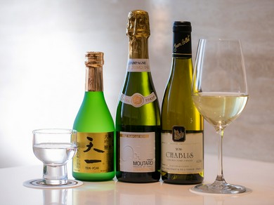 天ぷらの味を引き立てるワインや、博多店ならではの日本酒を厳選