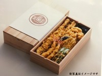 揚げたての天ぷらをしっかりと冷まし、蒸気を飛ばす事で美味しく仕上げております。
※仕入れにより、内容が異なる場合があります。
※仕上がり時間30分程度頂いております。お急ぎの方は、事前にご予約下さい。