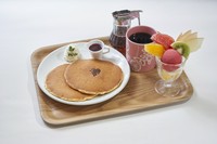 ミックスフルーツのミニパフェ　ミルクパンケーキプレーン　コーヒーor季節の紅茶（ホット／アイス）