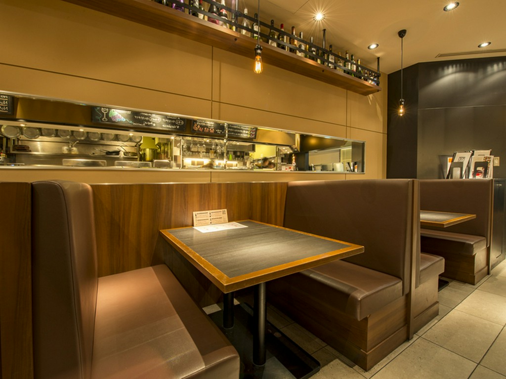 お子さま連れにも安心のボックス席を完備