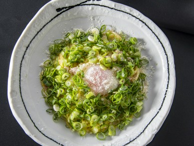 鰹だしが隠し味『糸島ネギをたっぷり使った和風カルボナーラ』