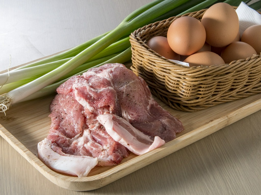 糸島の恵まれた自然の中でのびのび育った雷山豚