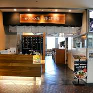 地元のお客様はもちろん、県外からのお客様には特に、当店の福岡の料理、福岡の食材を通して、福岡の食のおいしさに触れていただきたい思いです。忙しい時もテキパキした対応で、気持ちよく過ごしていただきます。