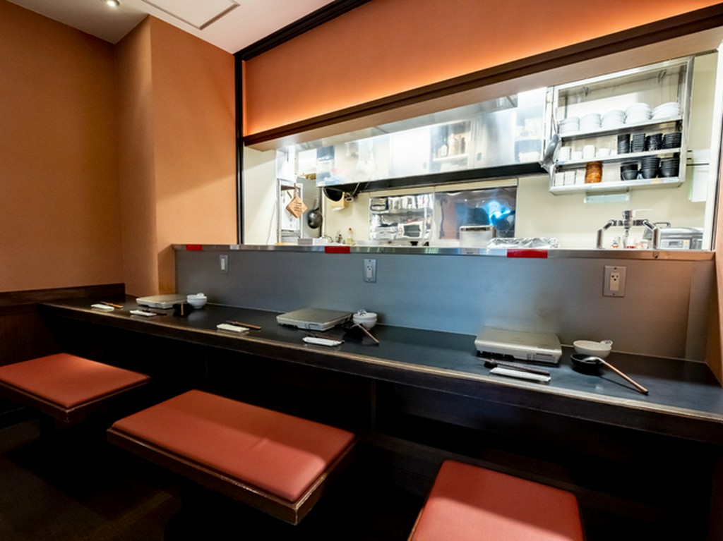 ひとりもつ鍋が楽しめるカウンター席は、居心地バツグン
