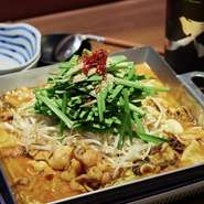 自家製秘伝だれを使用しピリっとした辛みそ味でお酒のお供にもちろんご飯と一緒でも最高の一品になっています！是非ご堪能下さい！