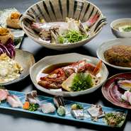 お刺身からはじまる、食事メインのコース。サラダ、焼き物、揚げ物、蒸し物、ご飯物（味噌汁付）。福岡の旨い魚を堪能できます。