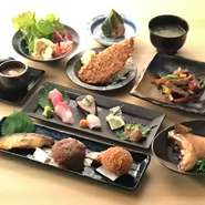 お刺身からはじまる、食事メインのコース。サラダ、焼き物、揚げ物、1品、煮付け、　蒸し物、ご飯物（味噌汁付）。福岡の旨い魚を堪能できます。
➕2000円90分飲み放題付ける事が可能です。