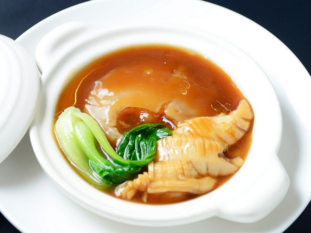 【四川飯店】伝統の一品『フカヒレの姿煮』