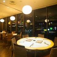 【四川飯店】の伝統と新しい挑戦を続ける味が、東京に行かなくても博多で、東京よりリーズナブルに味わっていただけます。夜景の見える店内を貸切り、宴会やパーティーも行えます。50名様よりご相談ください。