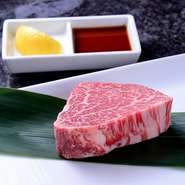 博多駅直結のためアクセスは抜群。焼肉デートにもおすすめです。ハイクオリティなお肉をリーズナブルに提供。恋人とのちょっとした贅沢には『シャトーブリアン』がおすすめです。