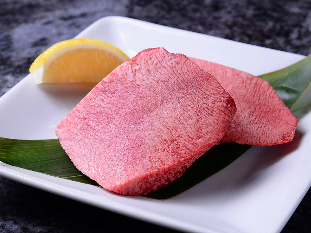 贅沢カットの『厚切りタン塩』