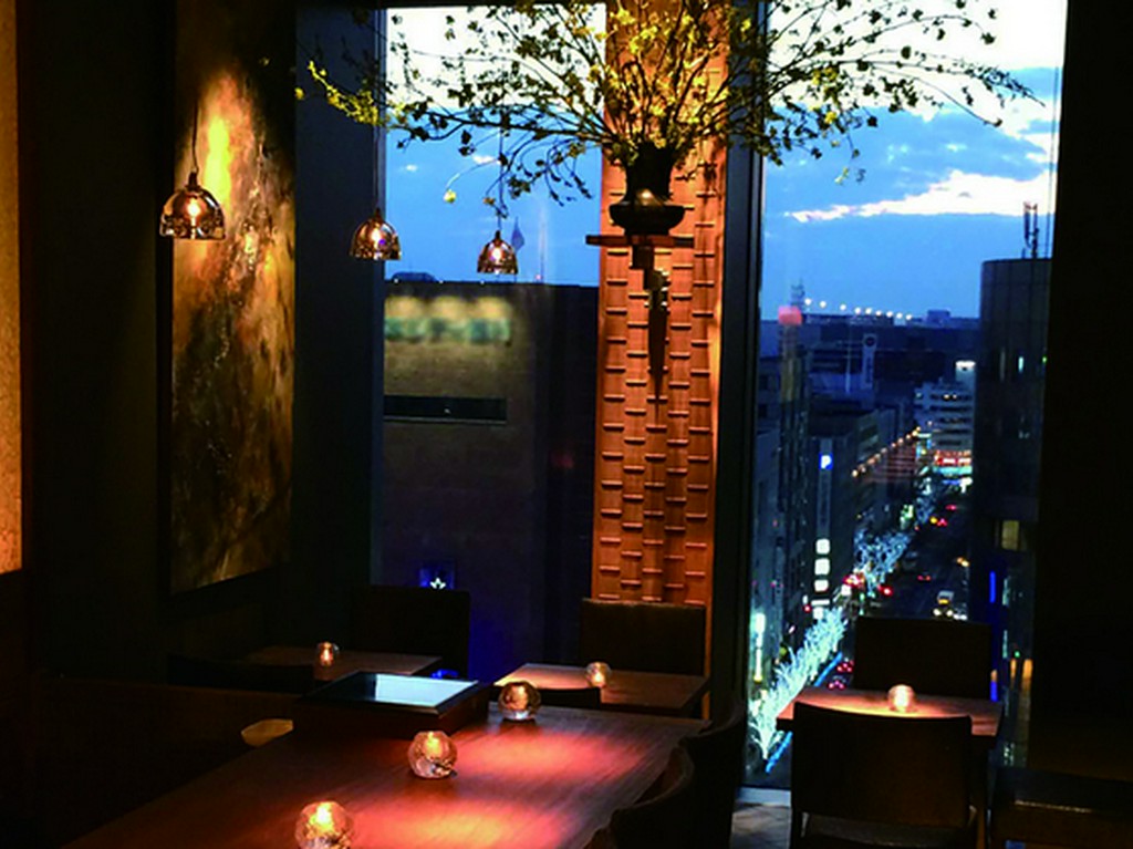 博多駅の夜景とイルミネーションを楽しめます