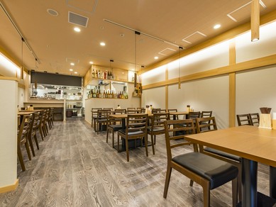 カジュアルに一杯。少人数でも安心して足を運べる