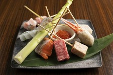 串亭こだわりの串揚げと料理長特選の逸品を添えた、
一番人気のコースです。
大切な人と特別なひとときを。