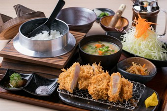 ひれとロースを楽しめる『黒かつ亭ランチ』